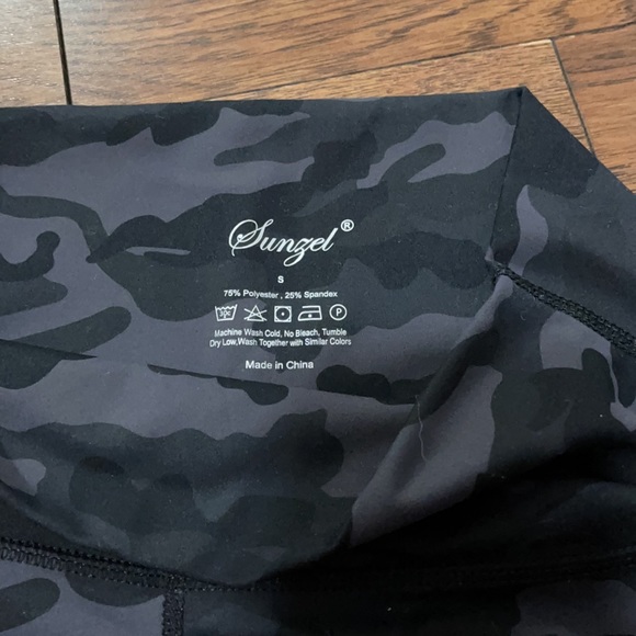 Camo Biker Shorts with Pockets - Picture 3 of 4